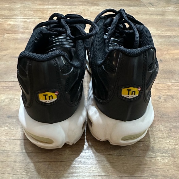 Women’s Nike Air Max Plus - Picture 3 of 8